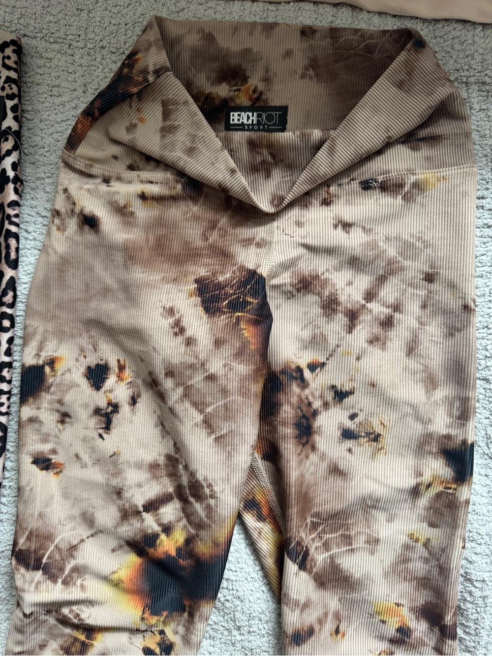 Luxe grab bag!Women’s workout leggings/sports bras; Beach Riot,DYI, Year of Ours - Picture 7 of 8